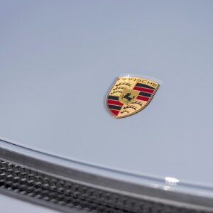 Logo Porsche Cayman GT4 am Bodensee