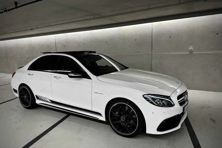 Seitenansicht Mercedes C63 AMG in Düsseldorf