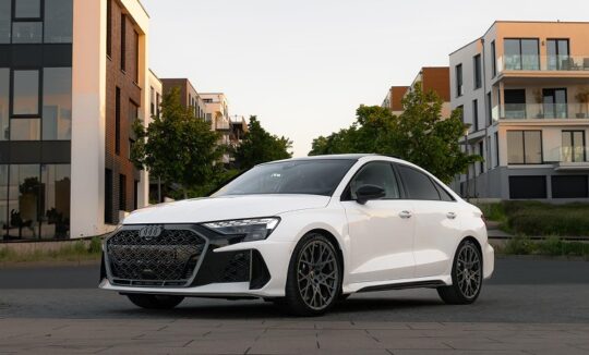 Audi RS3 Limousine mieten in Leipzig