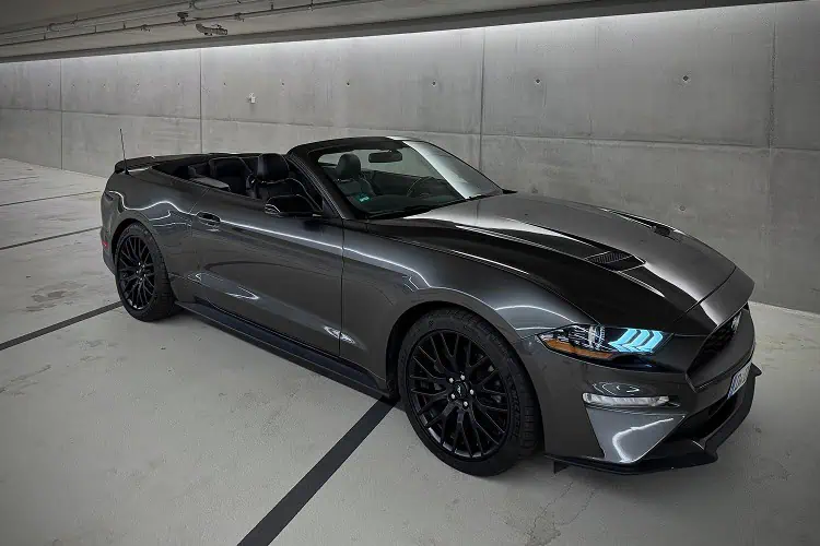 Seitenansicht Ford Mustang Cabrio in Düsseldorf