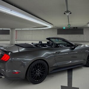 Seite Ford Mustang Cabrio in Düsseldorf