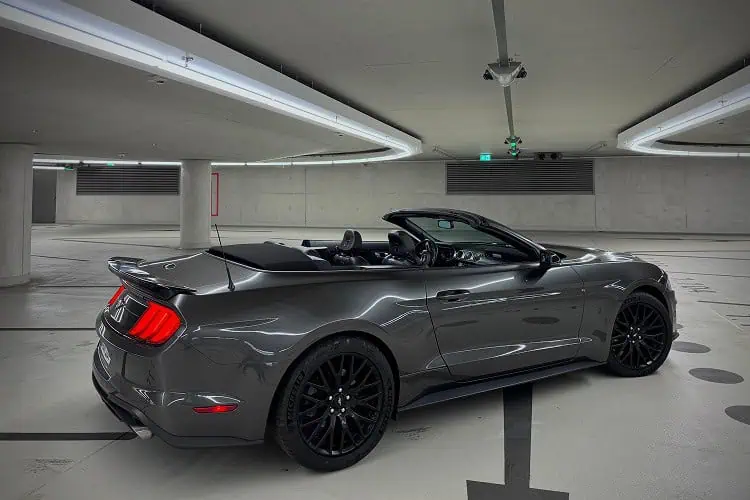 Seite Ford Mustang Cabrio in Düsseldorf