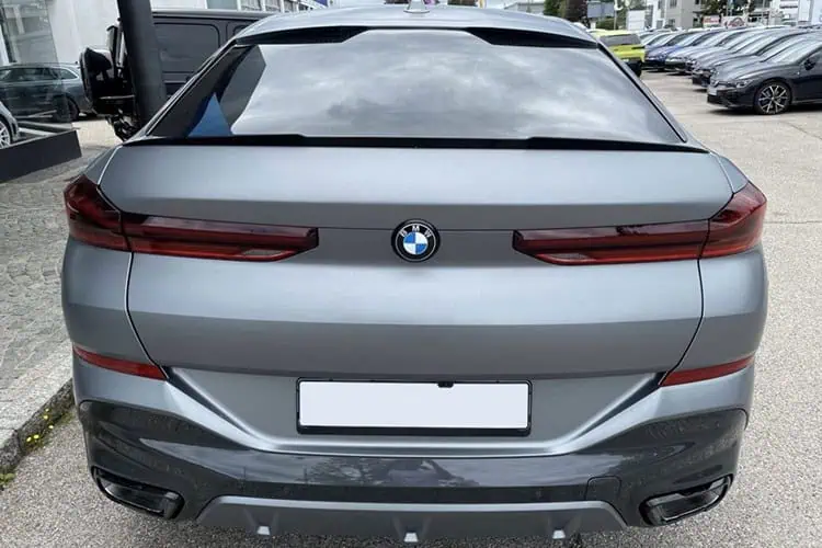 Heckansicht BMW X6 xDrive 40d bei München
