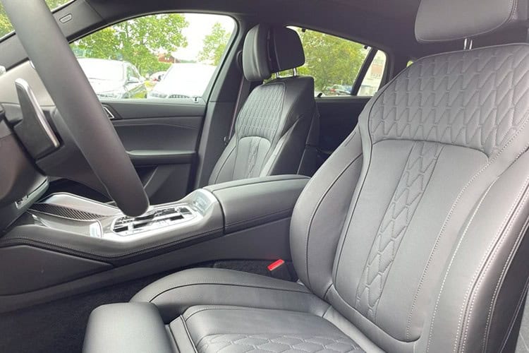 Fahrersitz BMW X6 xDrive 40d bei München