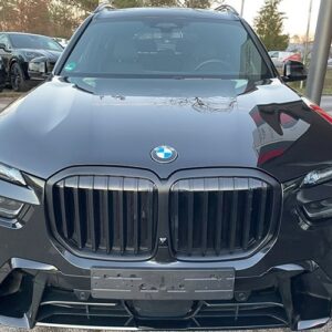 Frontansicht BMW X7 xDrive 40d bei München