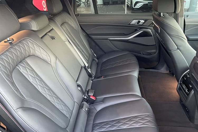 Sitze hinten BMW X7 xDrive 40d bei München