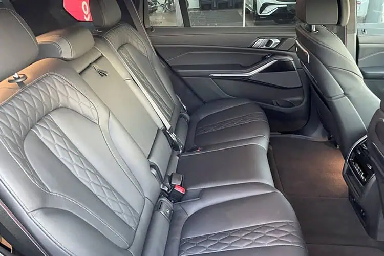 Sitze hinten BMW X7 xDrive 40d bei München