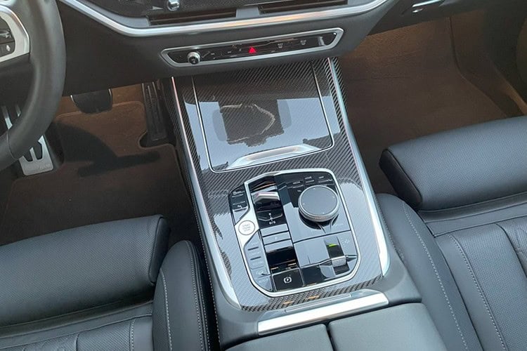 Mittelkonsole BMW X7 xDrive 40d bei München