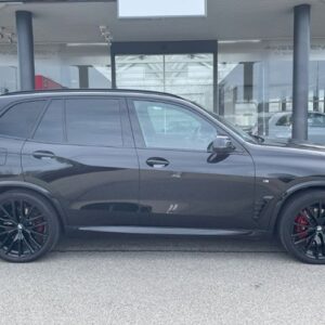 Seitenansicht BMW X5 xDrive 40d bei München