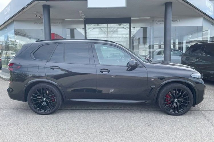 Seitenansicht BMW X5 xDrive 40d bei München