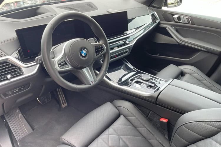 Interior Fahrer BMW X5 xDrive 40d bei München