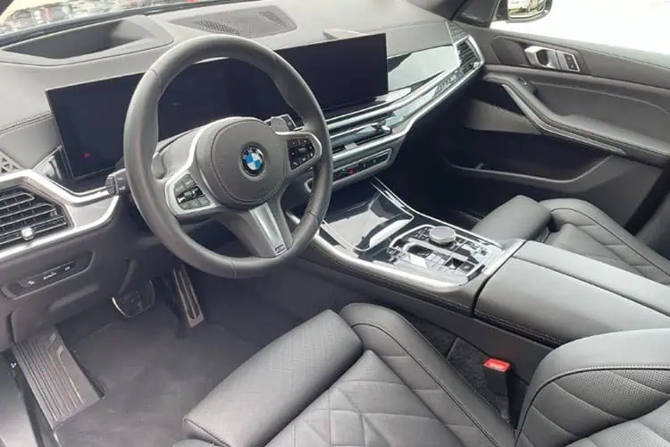 Interior Fahrer BMW X5 xDrive 40d bei München