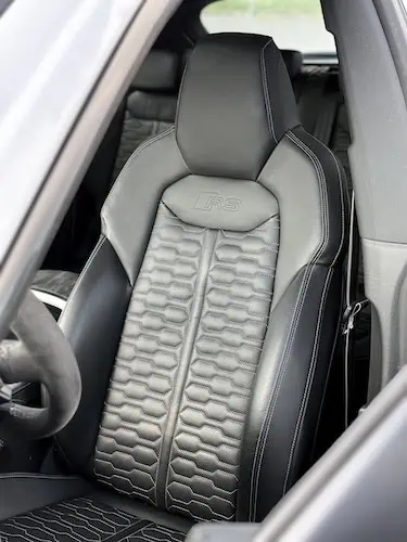 Sitze vom Audi RSQ8 im Allgäu