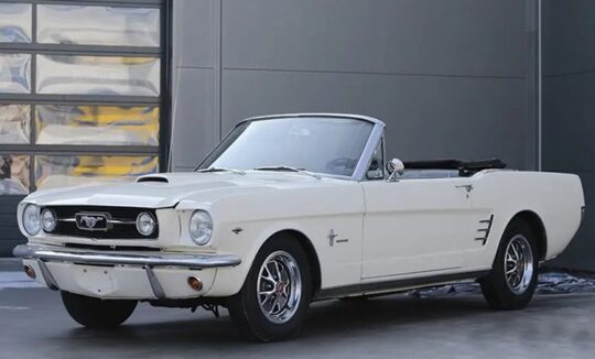 Ford Mustang Cabrio mieten in Stuttgart