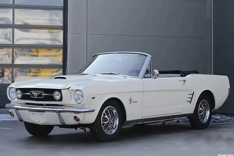 Ford Mustang Cabrio mieten in Stuttgart