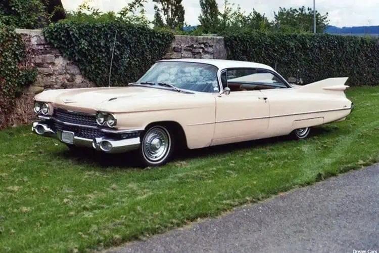 Cadillac DeVille mieten in Stuttgart