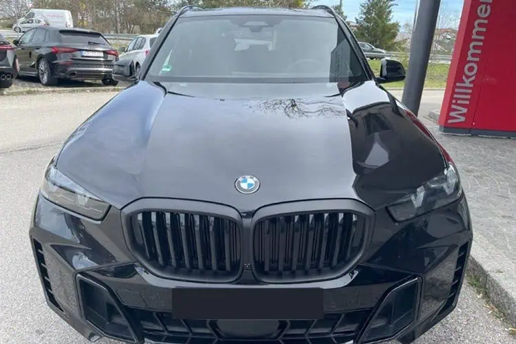 Frontansicht BMW X5 xDrive 40d bei München