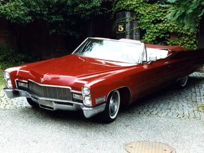 Cadillac DeVille mieten in Stuttgart