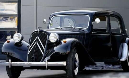Citroen 11CV mieten in Stuttgart