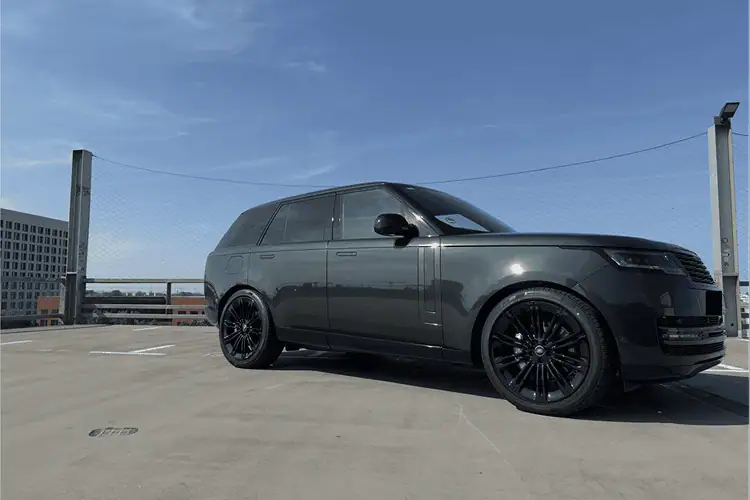 Seitenansicht Range Rover D300 in Köln