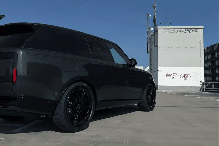 Heckansicht Range Rover D300 in Köln