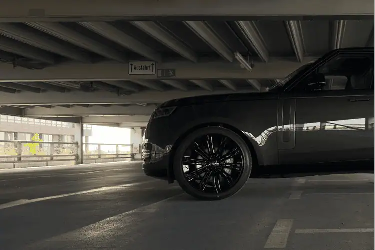 Seitenansicht Front Range Rover D300 in Köln