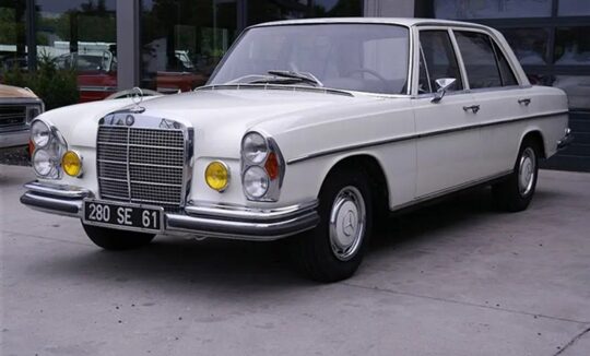 Mercedes-Benz 280 SEL mieten in Stuttgart