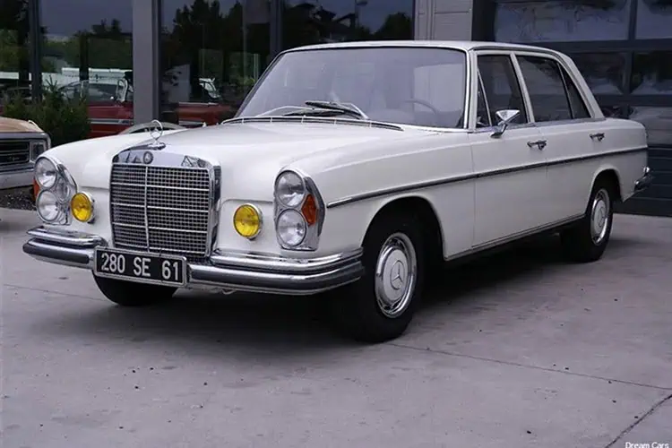 Mercedes-Benz 280 SEL mieten in Stuttgart