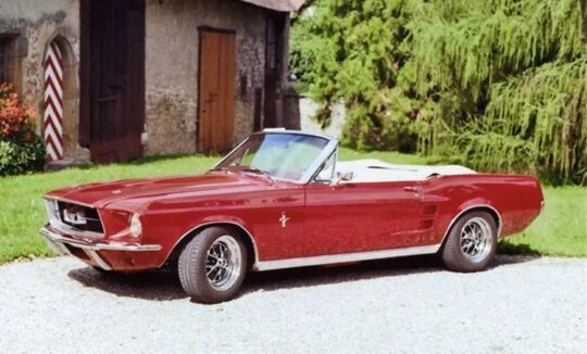 Ford Mustang Cabrio mieten in Stuttgart
