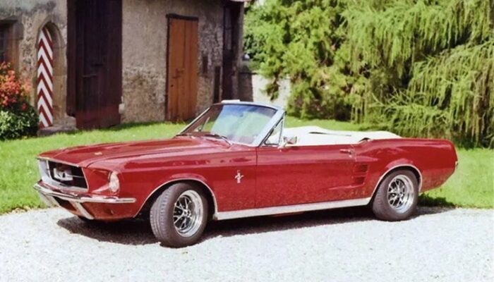 Ford Mustang Cabrio mieten in Stuttgart