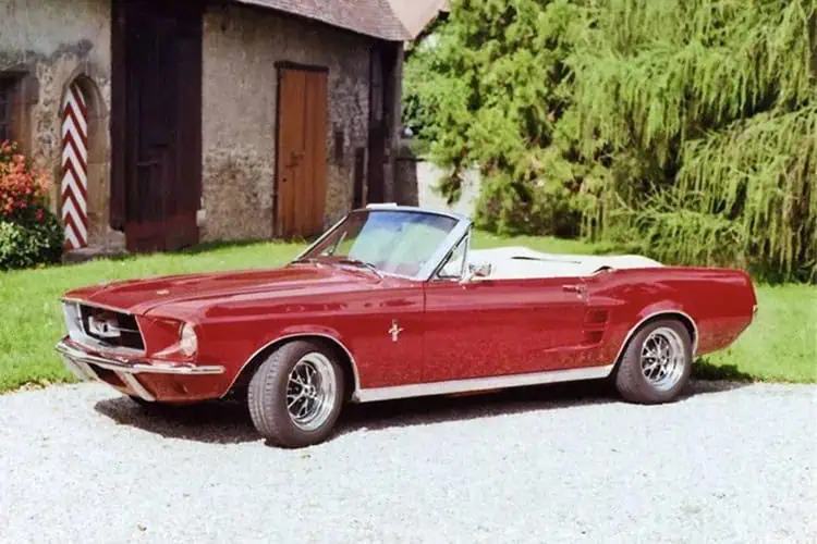 Ford Mustang Cabrio mieten in Stuttgart