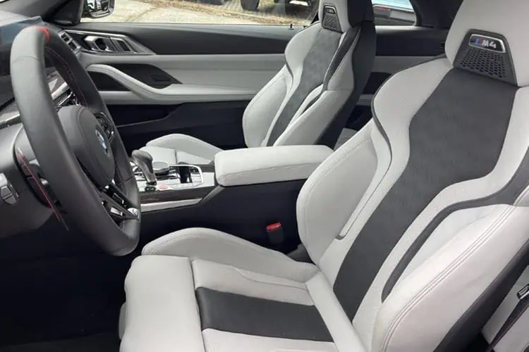 Fahrersitz BMW M4 Competition Cabrio bei München