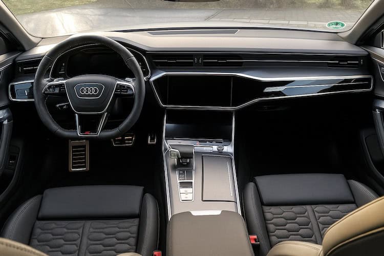Innenraum vom Audi RS6 Performance in München