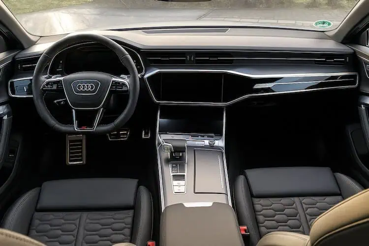 Innenraum vom Audi RS6 Performance in München