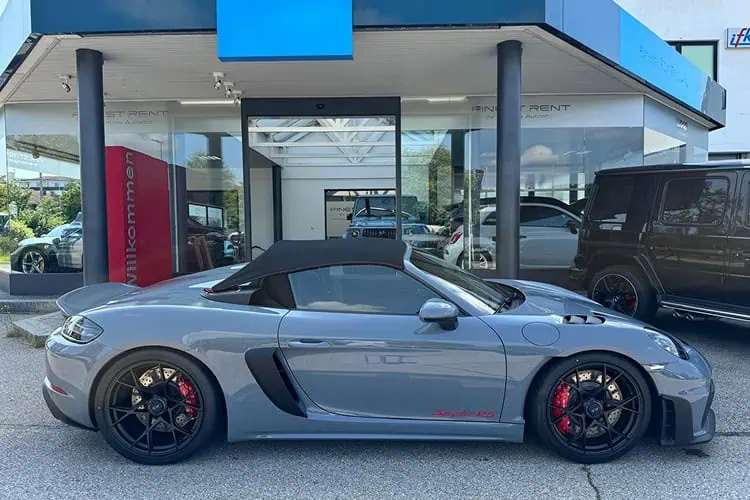 Seitenansicht Porsche 718 Spyder RS bei München