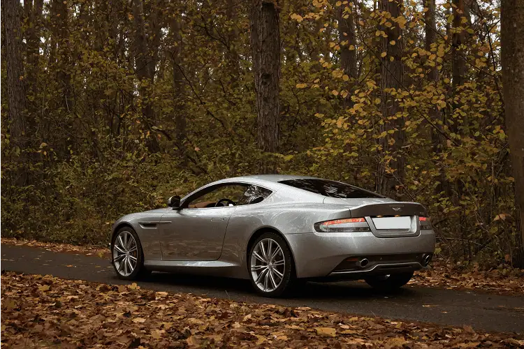 Seitenansicht Aston Martin DB9 bei Stuttgart