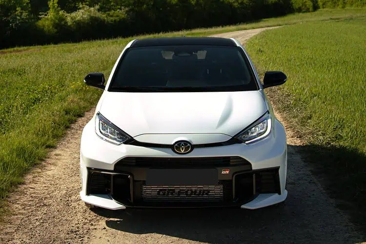 Frontansicht Toyota GR Yaris bei Stuttgart