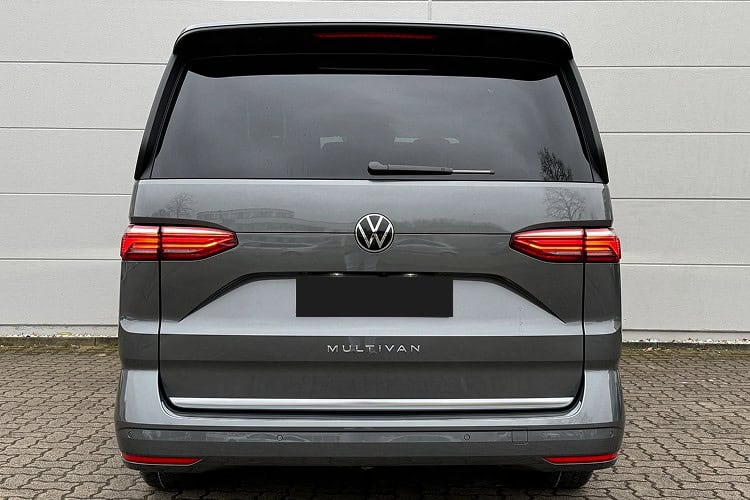 Heckansicht VW T7 Multivan bei Hannover