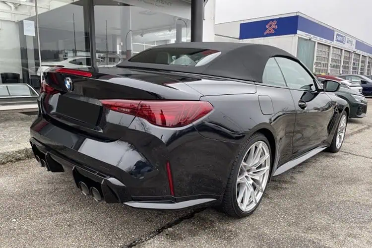 Heckansicht BMW M4 Competition Cabrio bei München