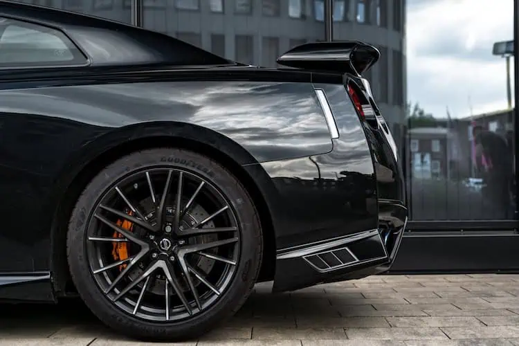 Seitenansicht hinten vom Nissan GT-R in Bielefeld