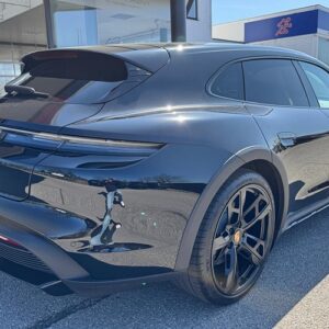 Heckansicht Porsche Taycan 4 Cross Turismo bei München