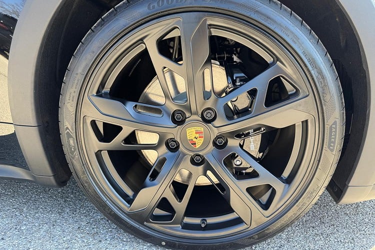 Reifen Porsche Taycan 4 Cross Turismo bei München