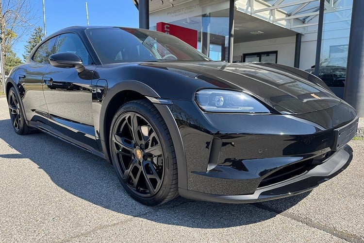 Porsche Taycan 4 Cross Turismo mieten bei München