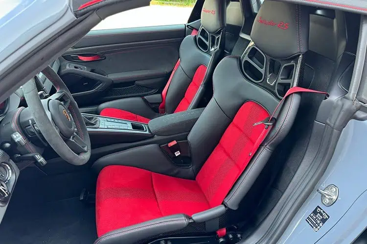 Fahrersitz Porsche 718 Spyder RS bei München