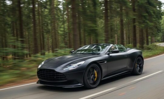 Aston Martin DB 12 Hero