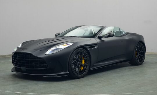 Aston Martin DB12 Volante mieten bei Freiburg