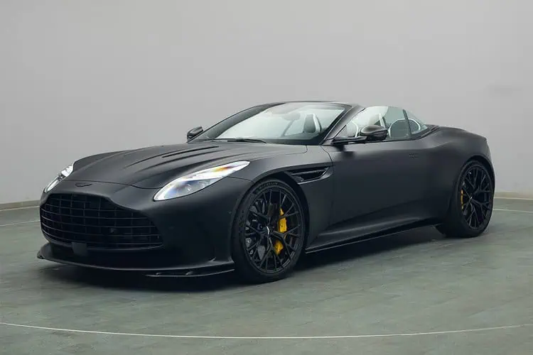 Aston Martin DB12 Volante mieten bei Freiburg