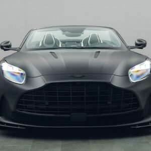 Frontansicht Aston Martin DB12 Volante bei Freiburg