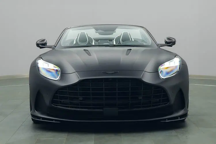 Frontansicht Aston Martin DB12 Volante bei Freiburg