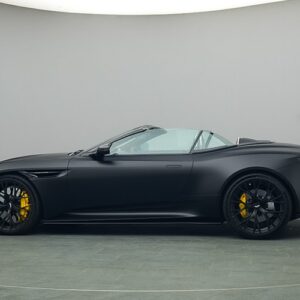 Seitenansicht Aston Martin DB12 Volante bei Freiburg